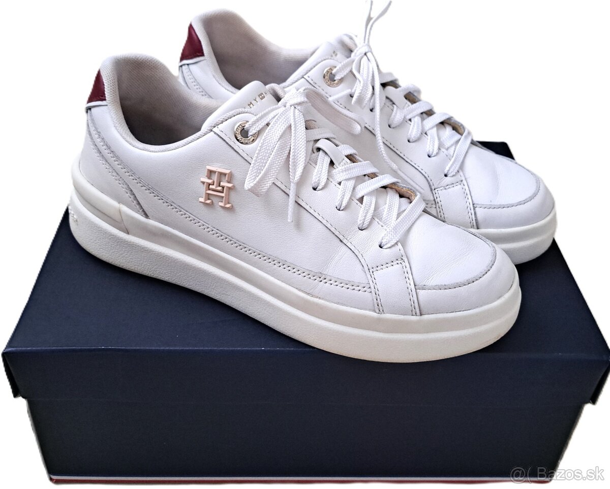 Dámske tenisky zn. Tommy Hilfiger, veľ. 38/39