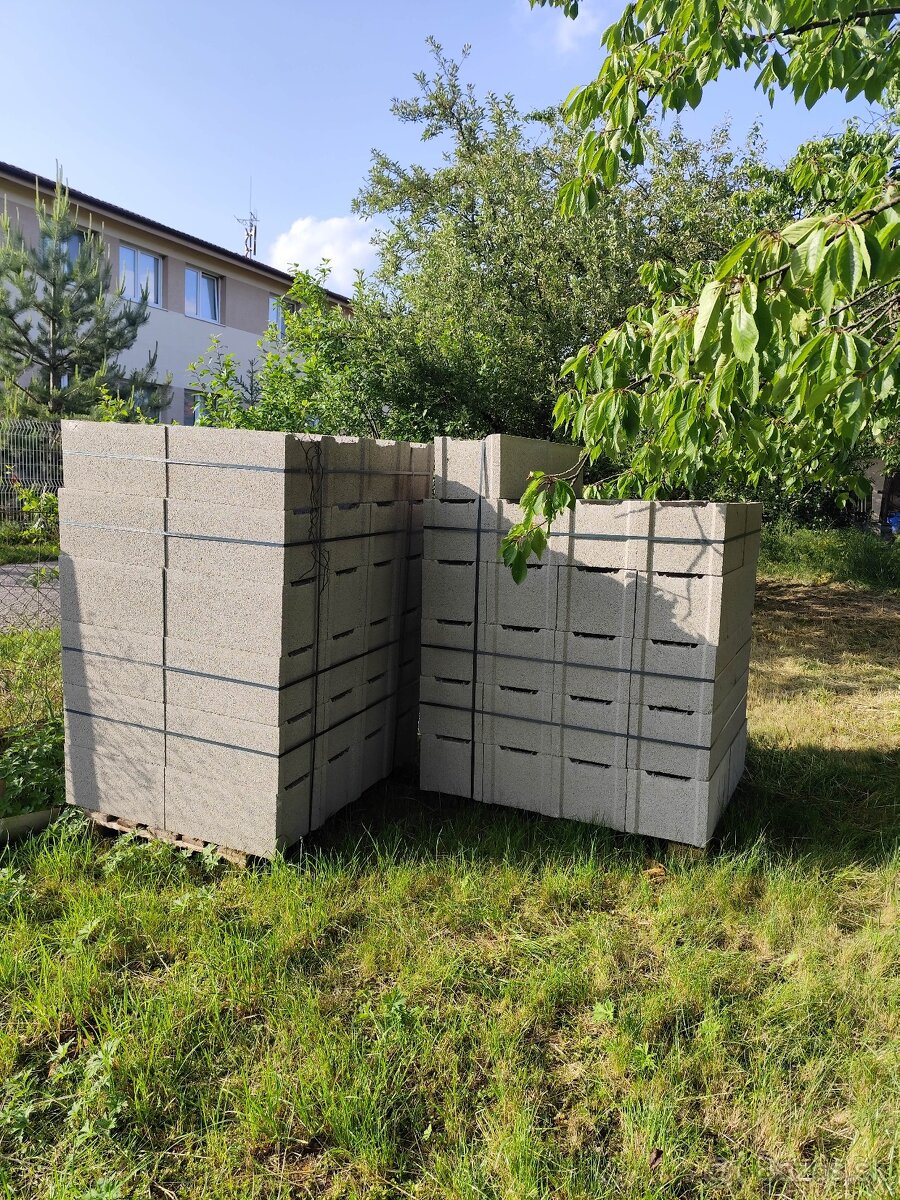 DT tvárnice 500x300x250. 1,8 € za ks