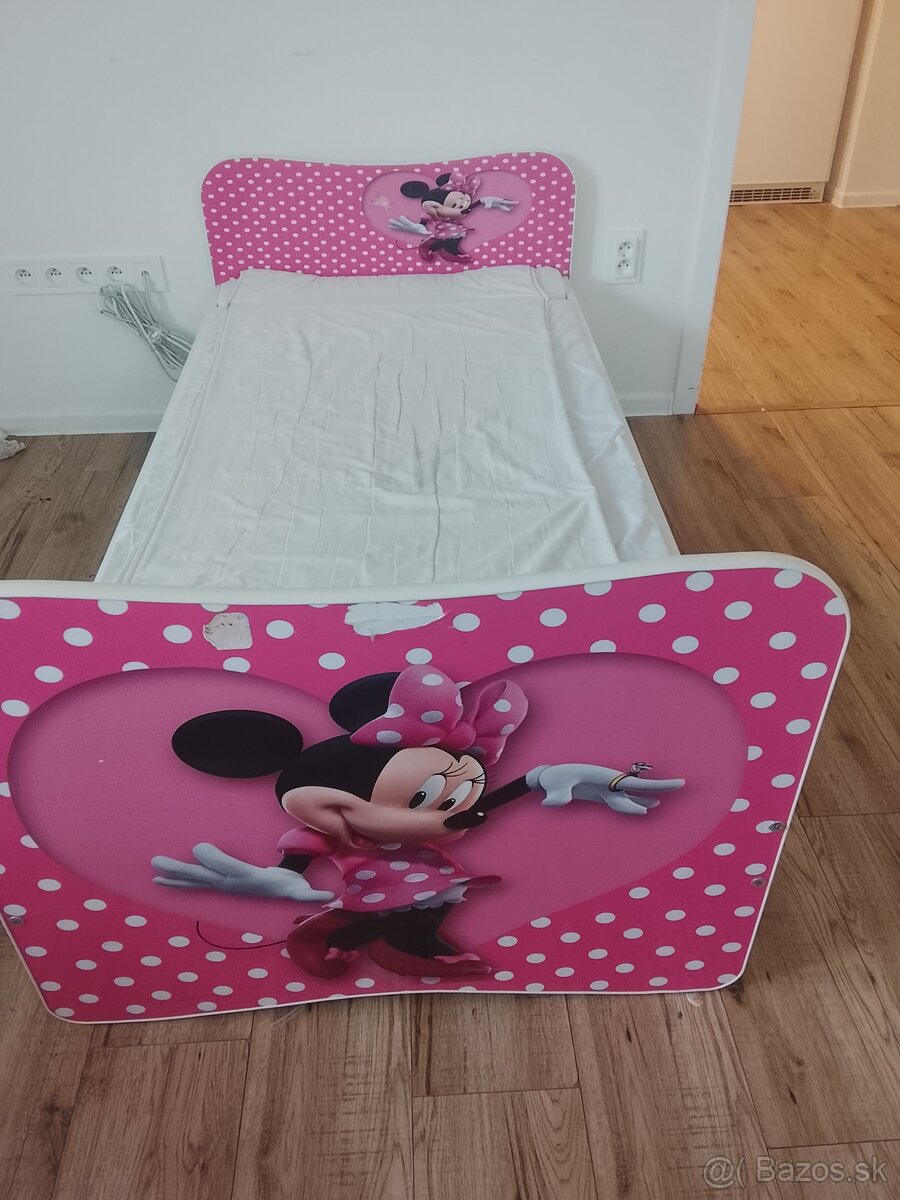 Posteľ