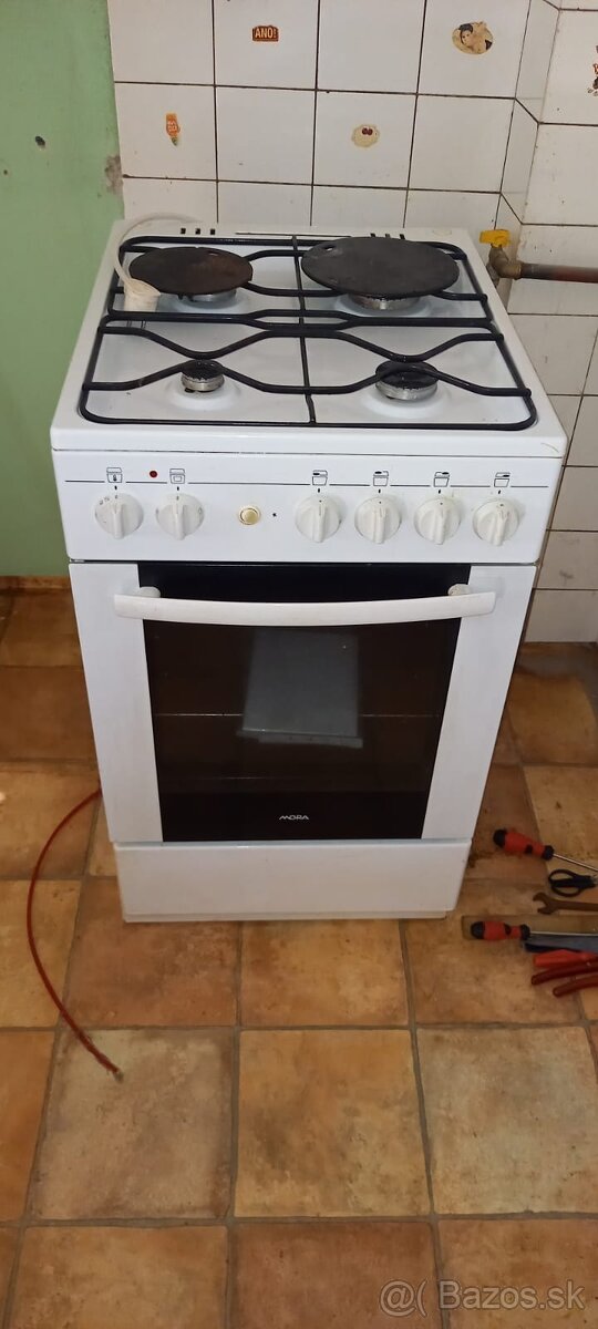 Sporak plyn elektrika