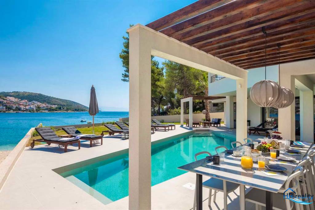 ☀Ciovo/Trogir(HR) - luxusná vila, s vyhrievaným bazénom