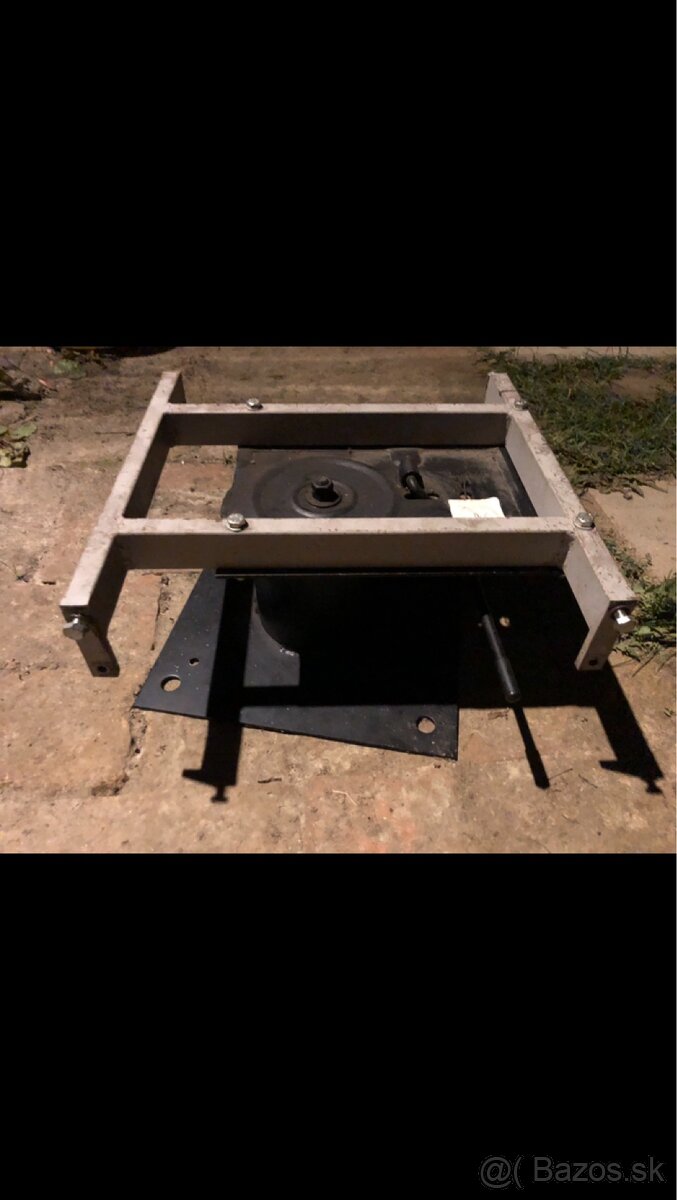 Otočná konzola Ford Transit