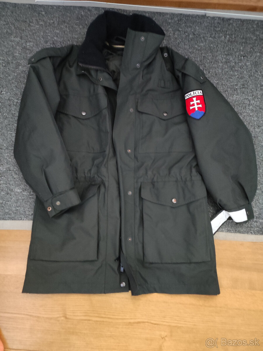 vystrojne súčiastky policia