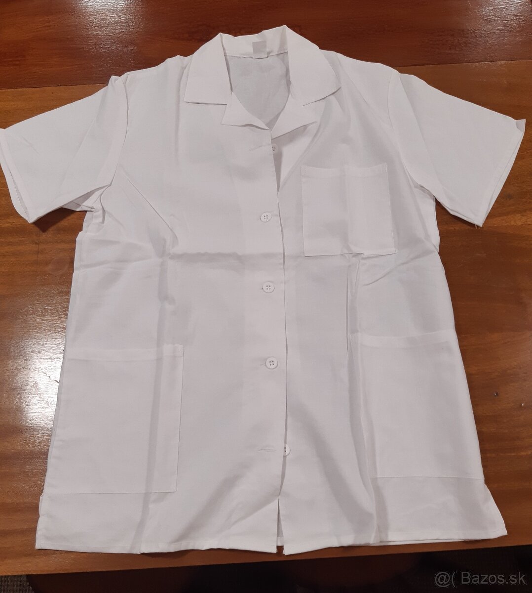 Zdravotnícka - laboratórna biela dámska košeľa.