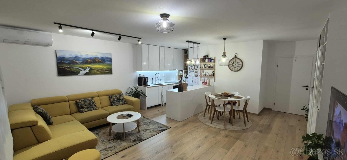 REZERVOVANÉ: Prenájom 3i bytu s KLIMATIZÁCIOU a dvomi