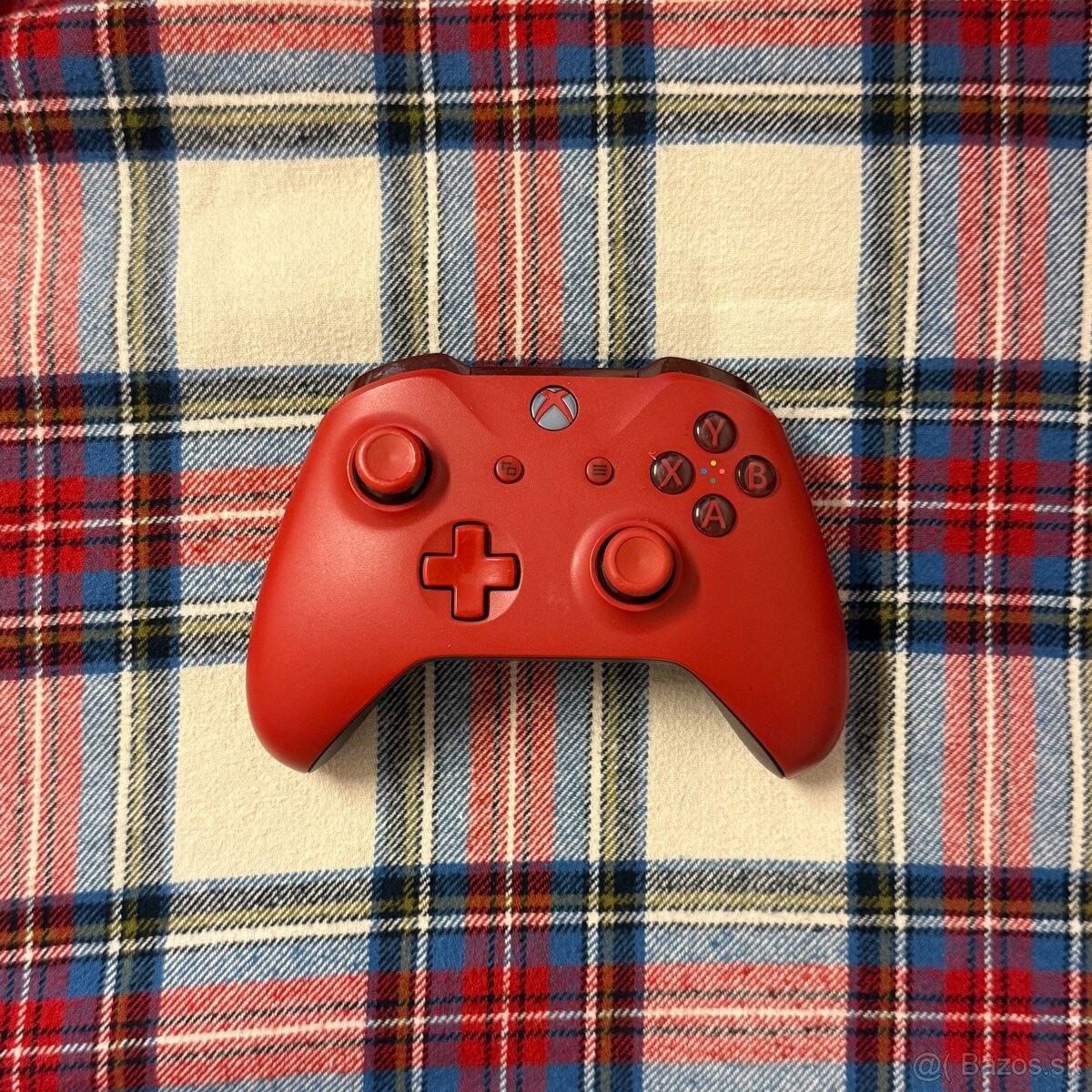 Predám originálny Xbox ovládač – červená farba