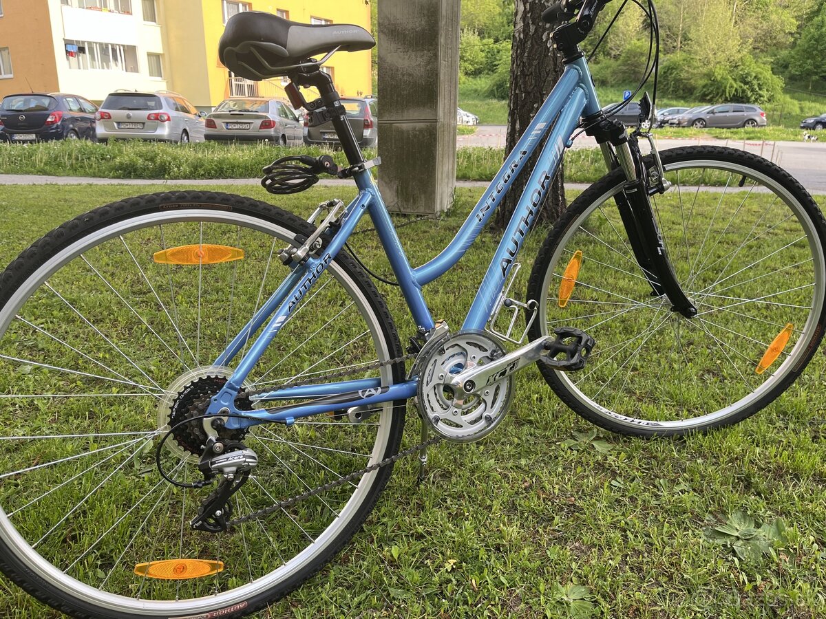 Dámsky trekový bicykel zn.Author