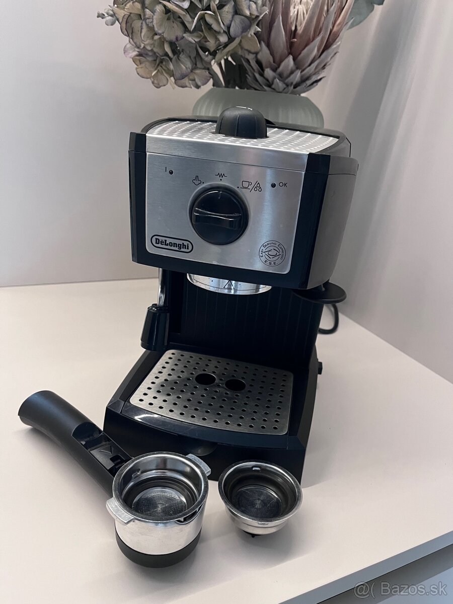 Predam pákový Kavovar DeLonghi EC 156 B + káva Jacobs