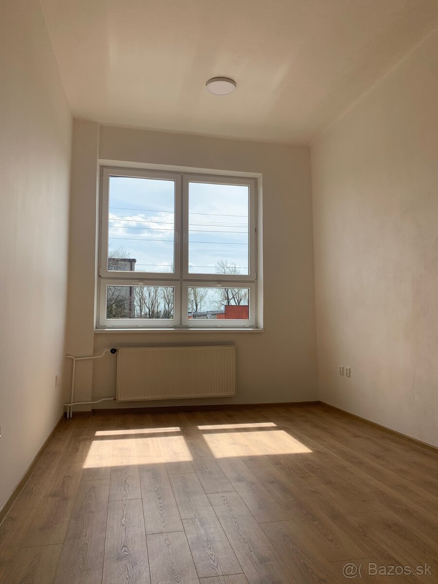 Klimatizovaná kancelária na Fiľakovskej ceste - 16m2