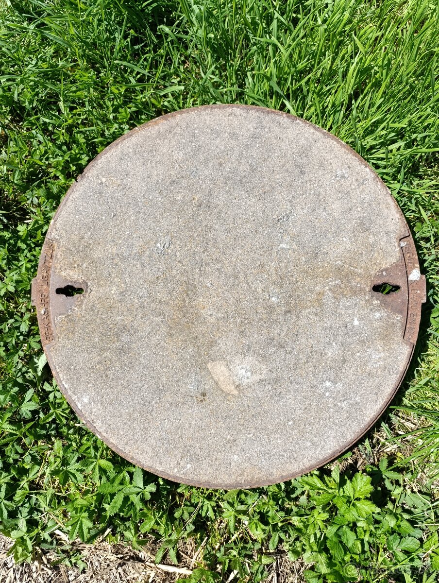 Predám železo-betonovy kanalizačný poklop  D400