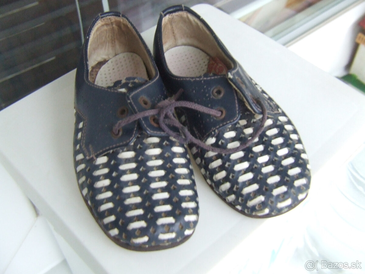 Staré kožené topánočky. Talianské. Pekná dekorácia.