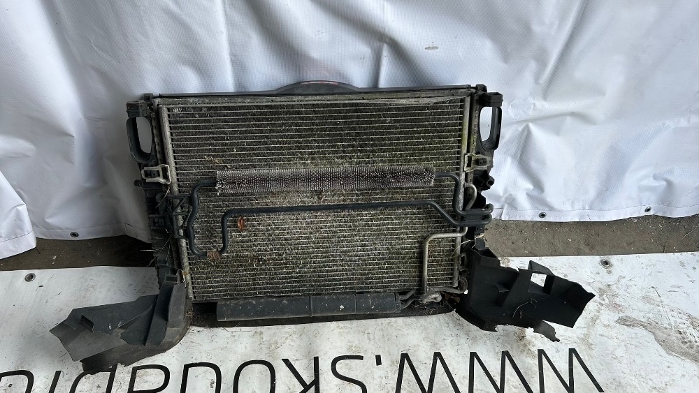 Mercedes E W211 chlladiče, stena chladicu