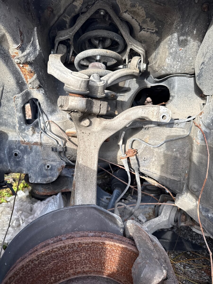 Otoč predná tehlica Audi a6 c6