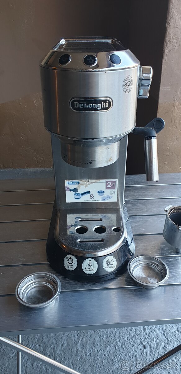 Kávovar Delonghi Dedica