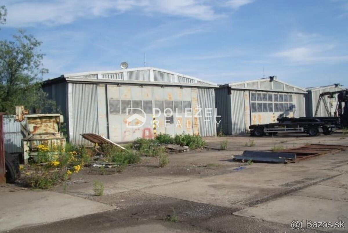 Na predaj – rozsiahly priemyselný areál s halami a administr