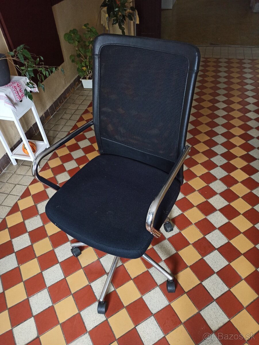 Kancelárska stolička