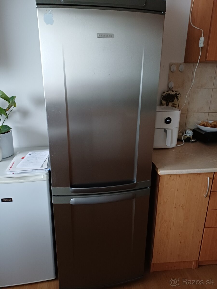 chladnicka elektrolux