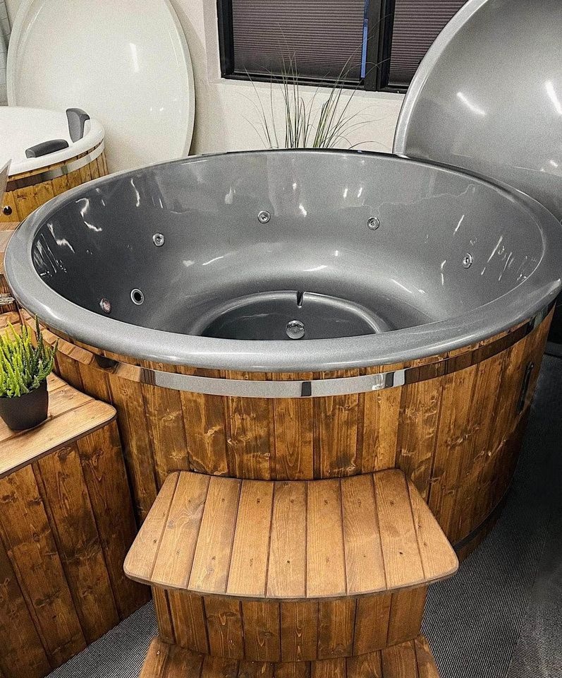 Hydromasážna vírivka, kaďa so zabudovanou pieckou