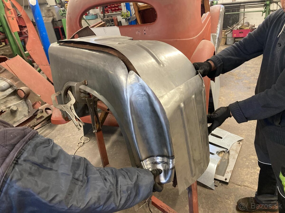 Kompletní přední podběhy Tatra 603