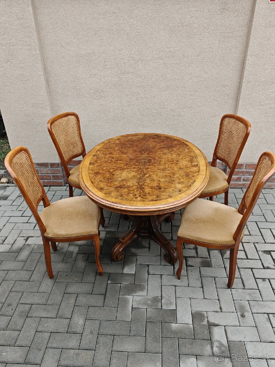 Jedálensky stôl a 4 stoličky