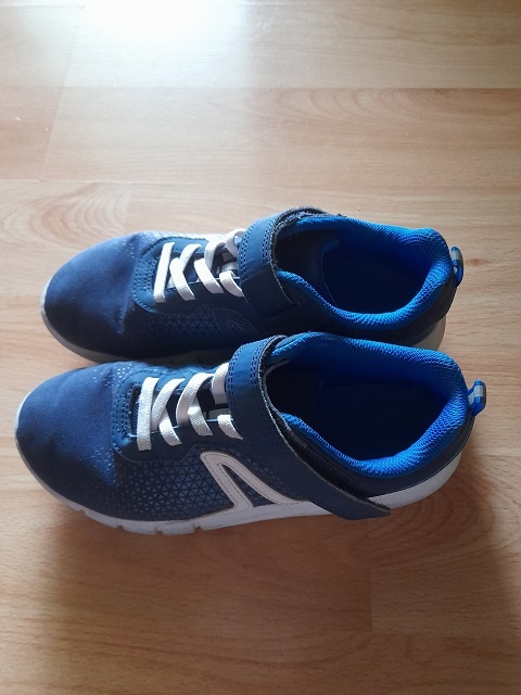 Modré tenisky č.35