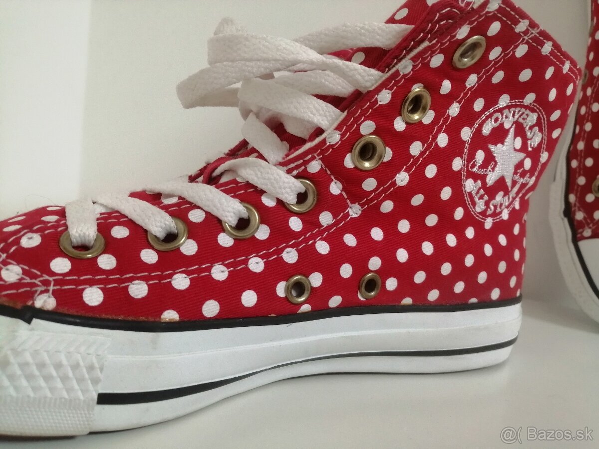 CONVERSE bodkované