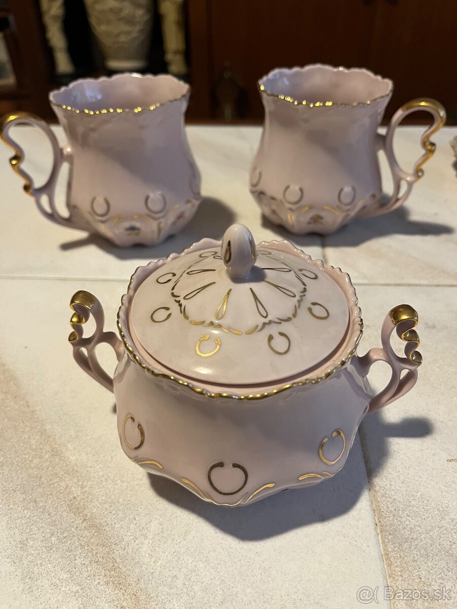 Ružoý porcelán