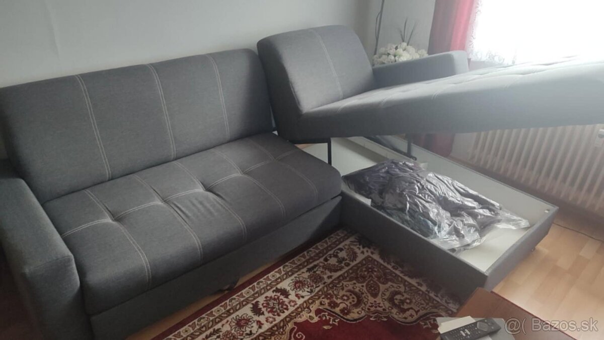 Predám rozťahovaciu rohovú sedačku s úložným priestorom