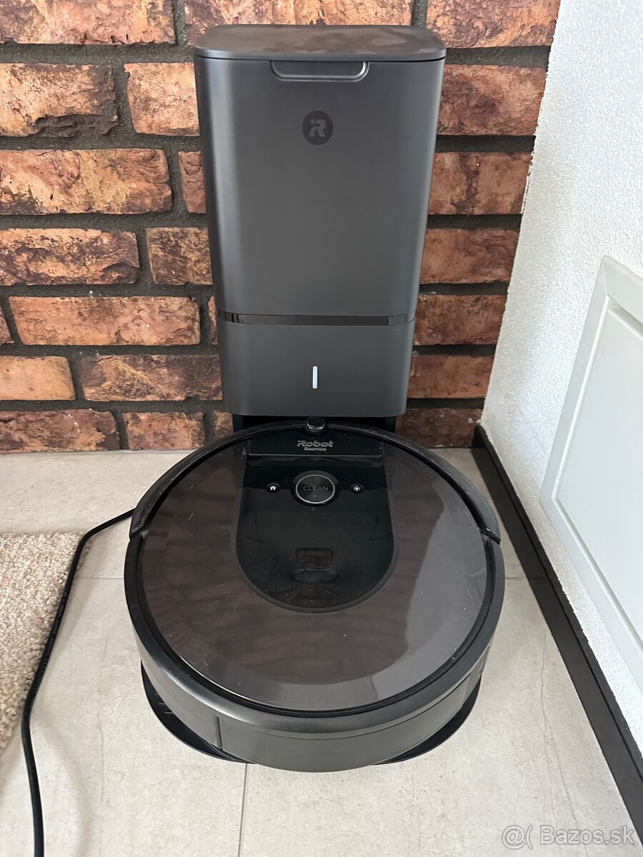 Roboticky vysávač ROOMBA i7