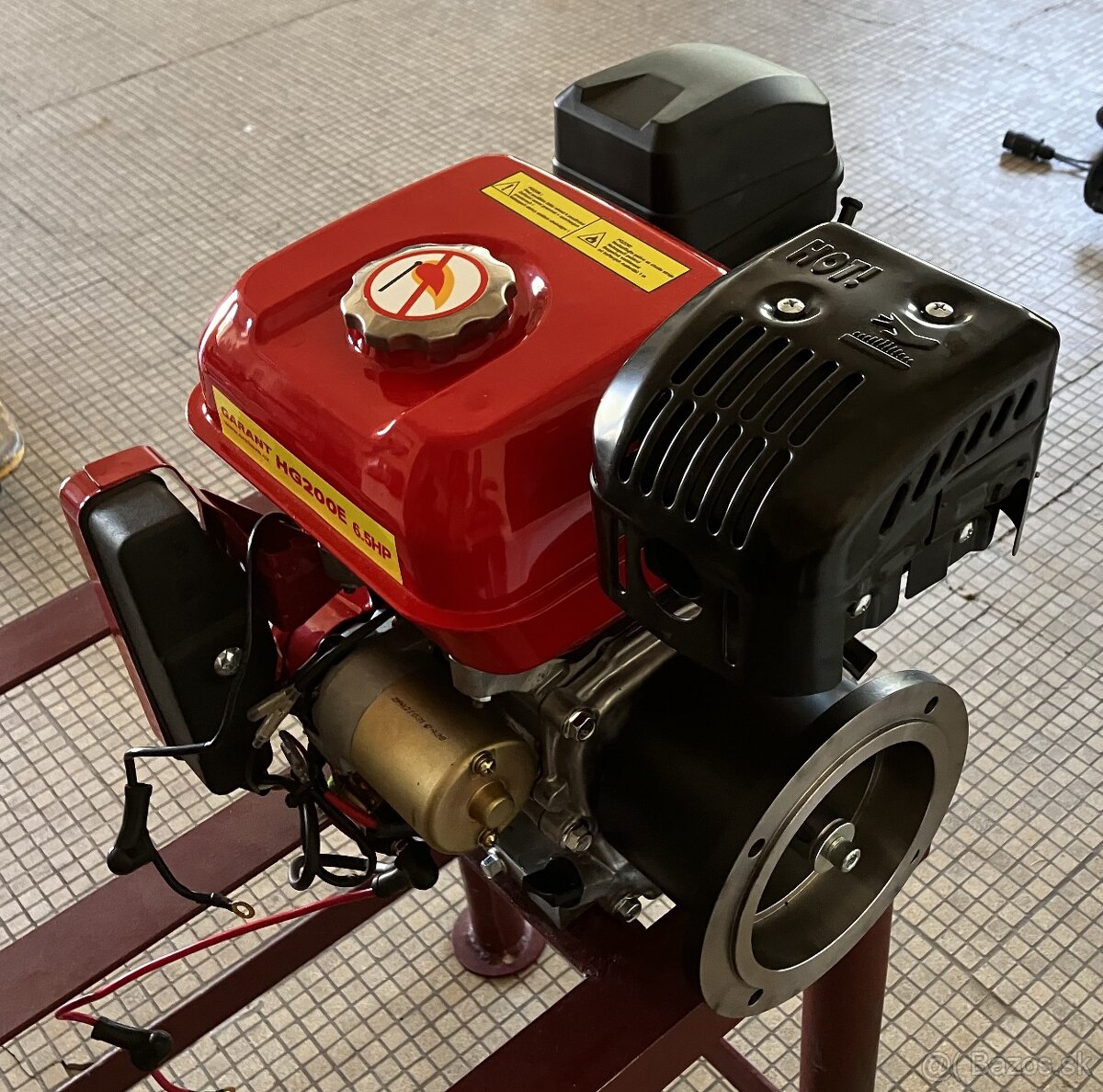 MF-70 čtyřtaktní motor 7 PS s ručním + el. starterem