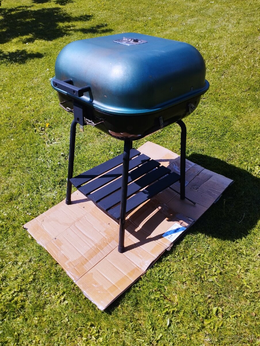 Zahradny gril používaný chyba vnutorny rošt