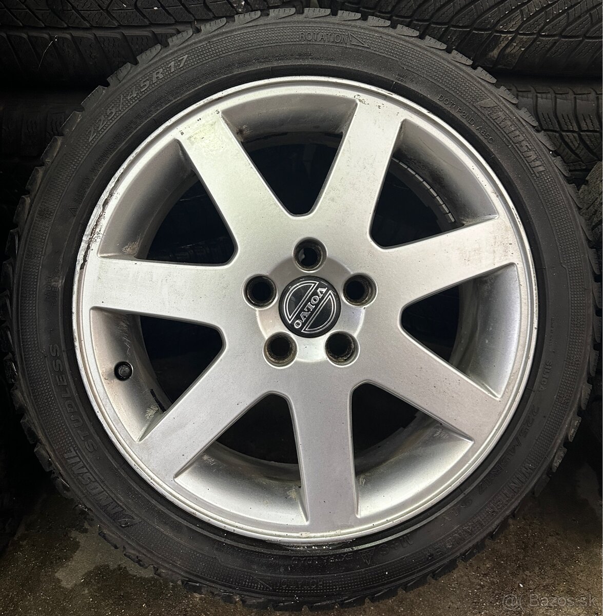 5x108 R17 7J ET52,5 Volvo + 225/45 R17 zimné