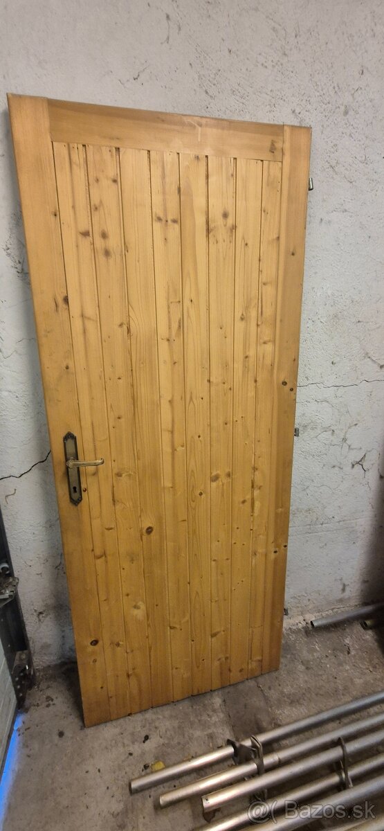 Predam drevene vchodove dvere  80cm prave