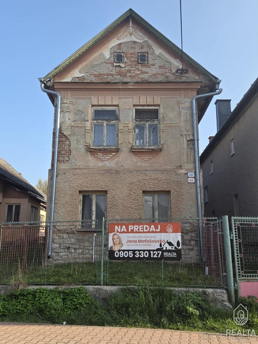 Rodinný dom v pôvodnom stave s veľkým pozemkom v Štrbe