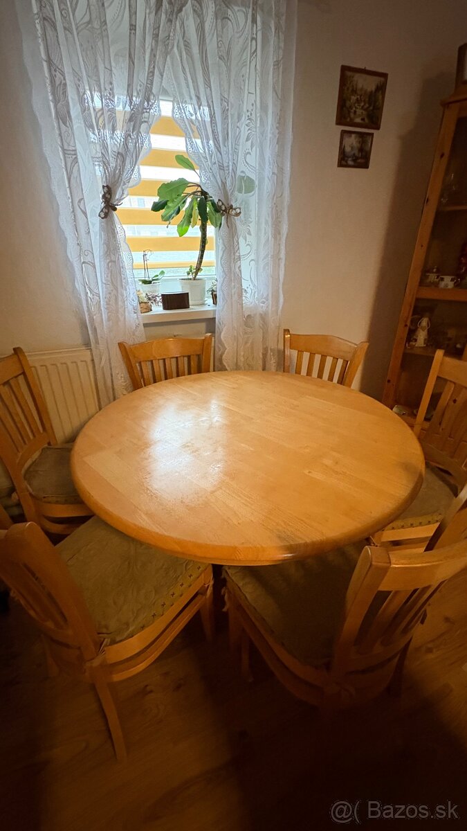 Predám stôl a stoličky
