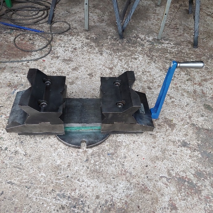 Prizmový , prizmatický zverák