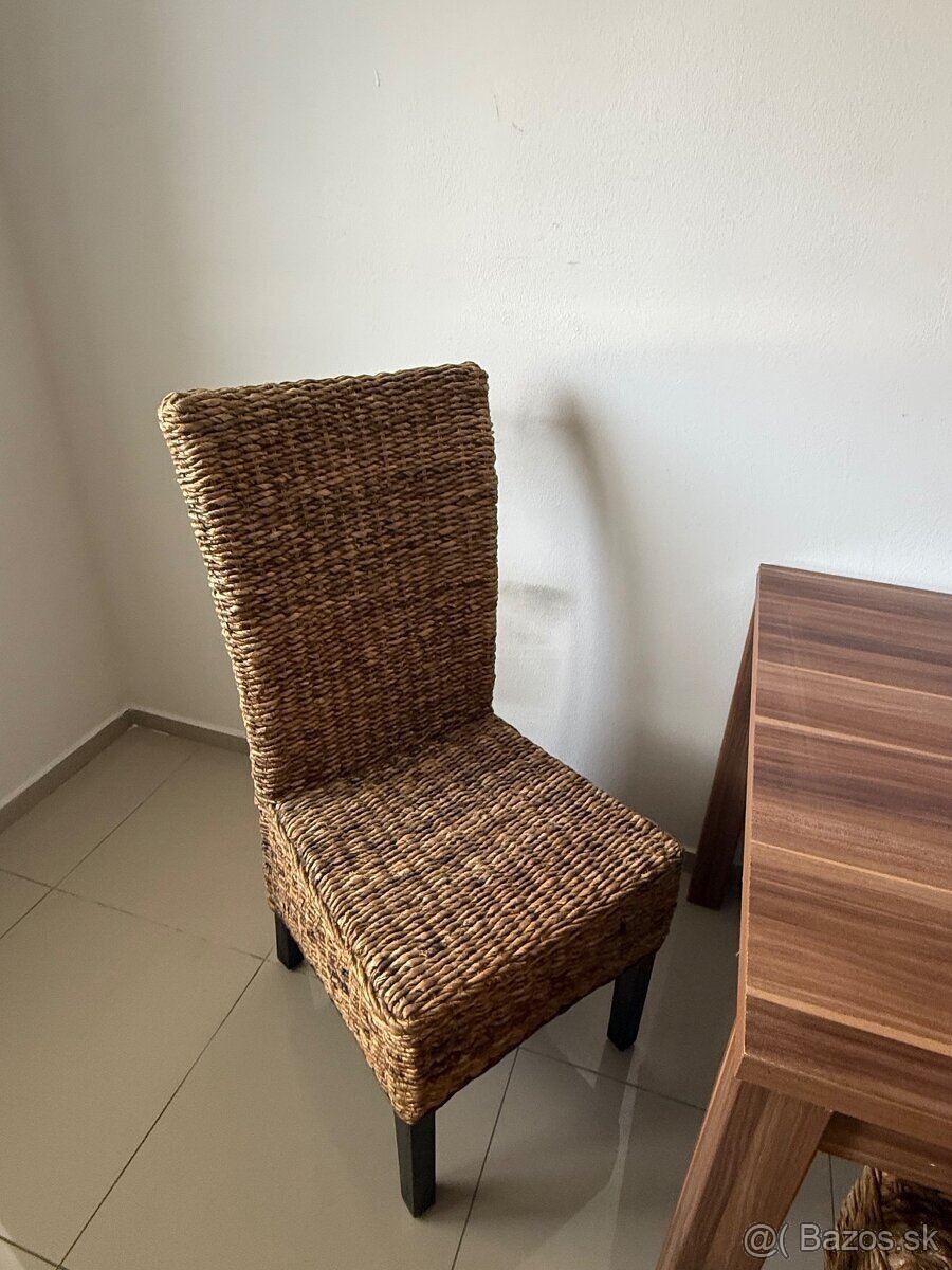 Jedálenský stôl + 4 stoličky