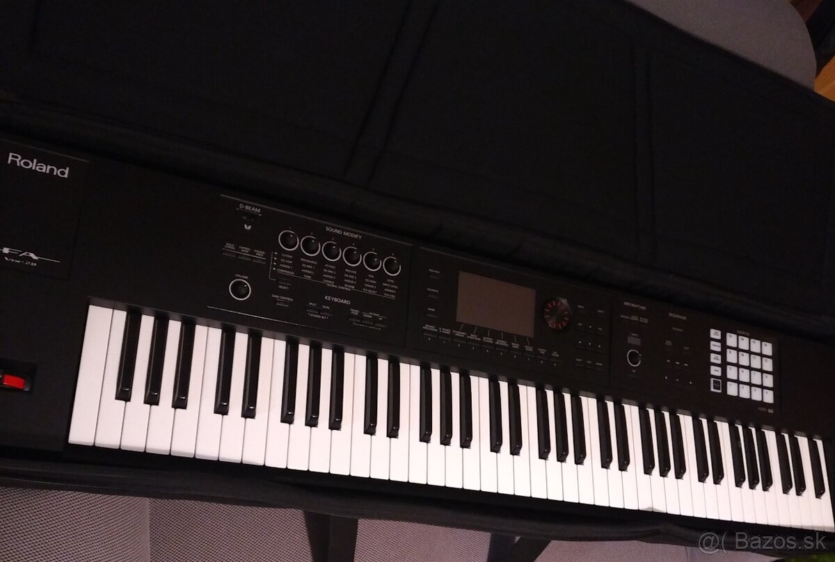 Roland FA 07