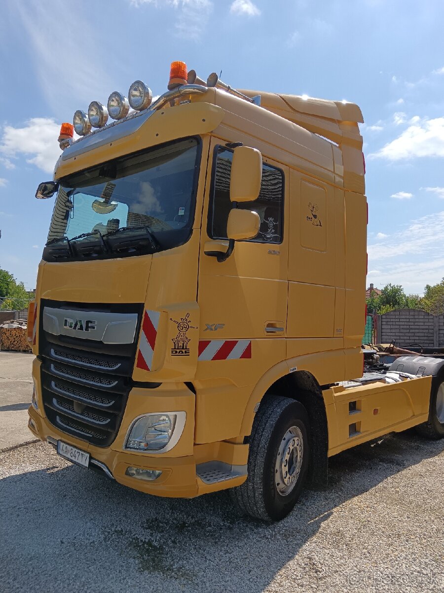 DAF 106 XF 530.