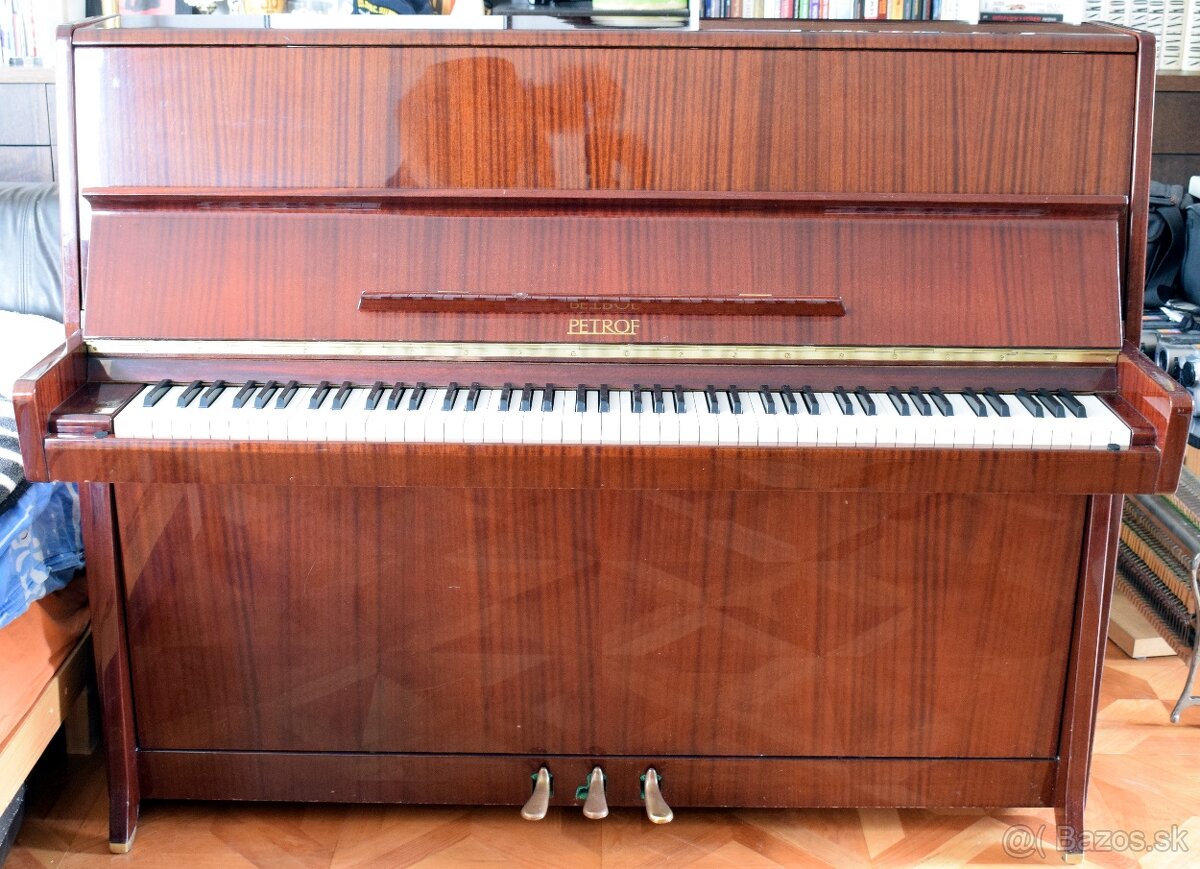Petrof akusticke pianino, klavir