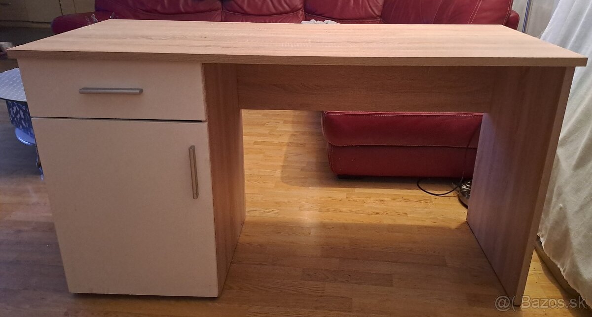 Pracovný stôl