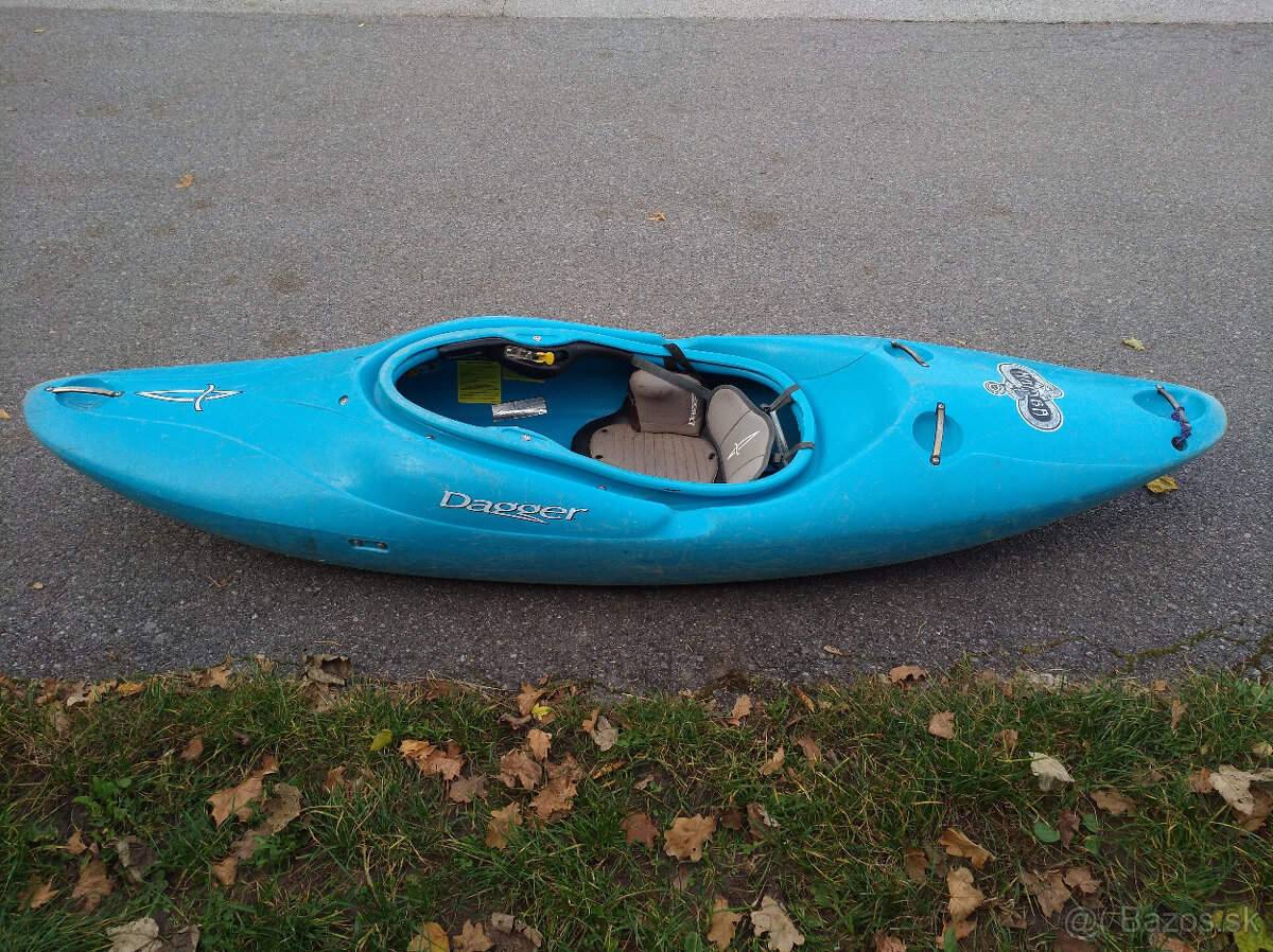 Predám kajak Dagger MAMBA 8.0 s pádlom