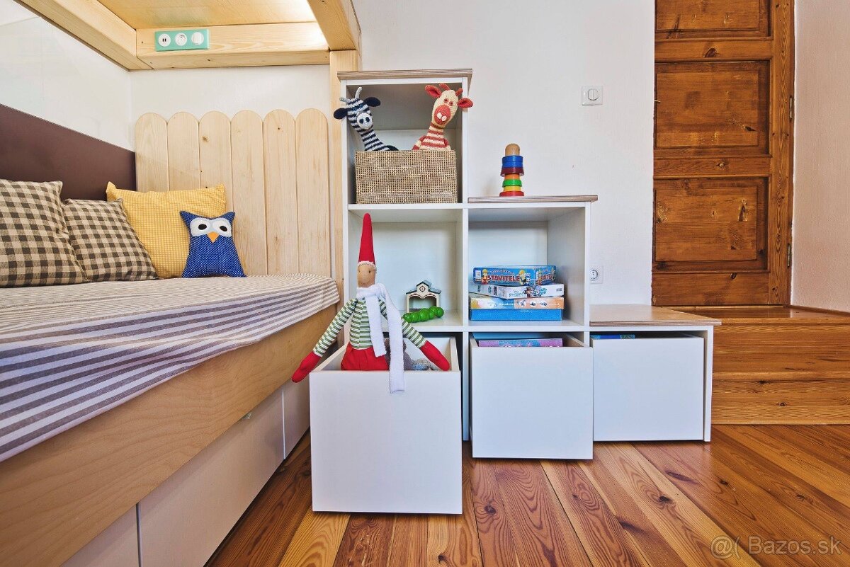 Policova skrinka - schody