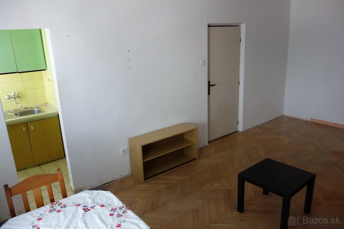 Prenájom 1 izb. byt – garzónka - Liptovský Mikuláš