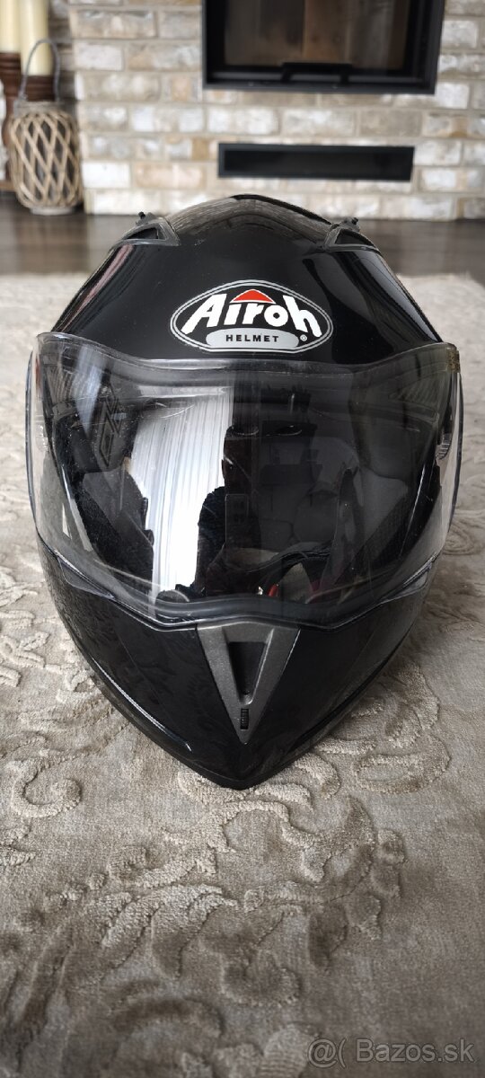 Prilba Airoh na motocykel