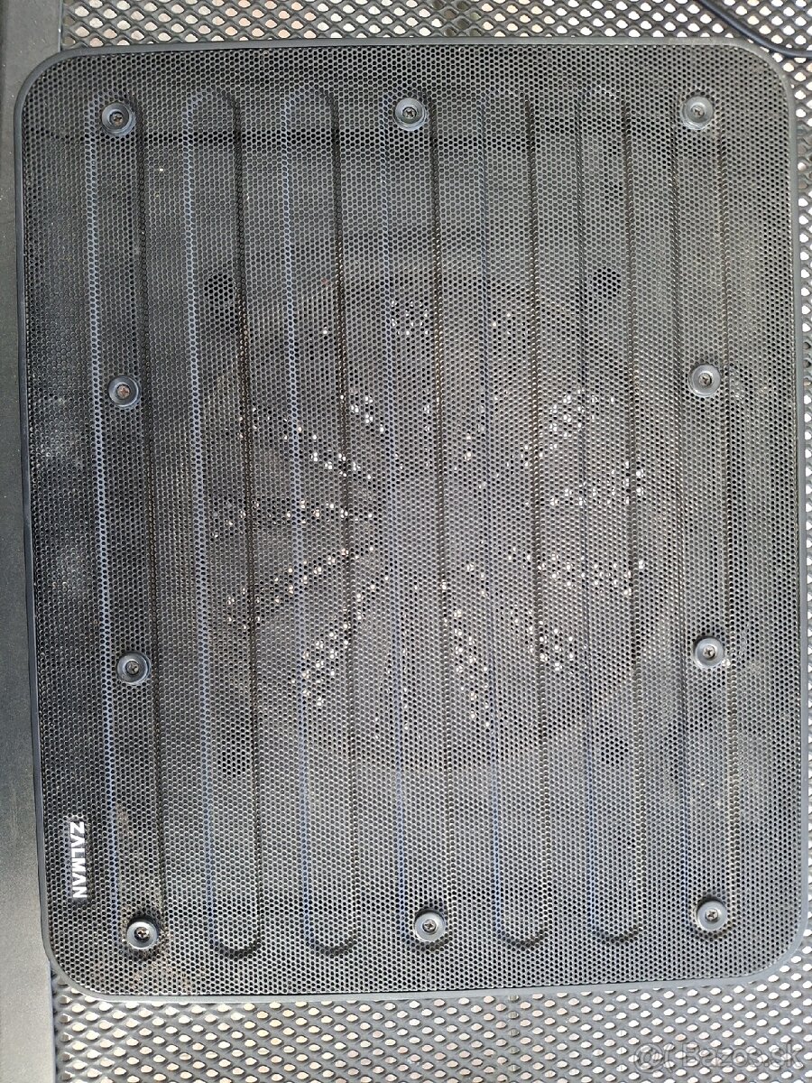 Chladič pod notebook