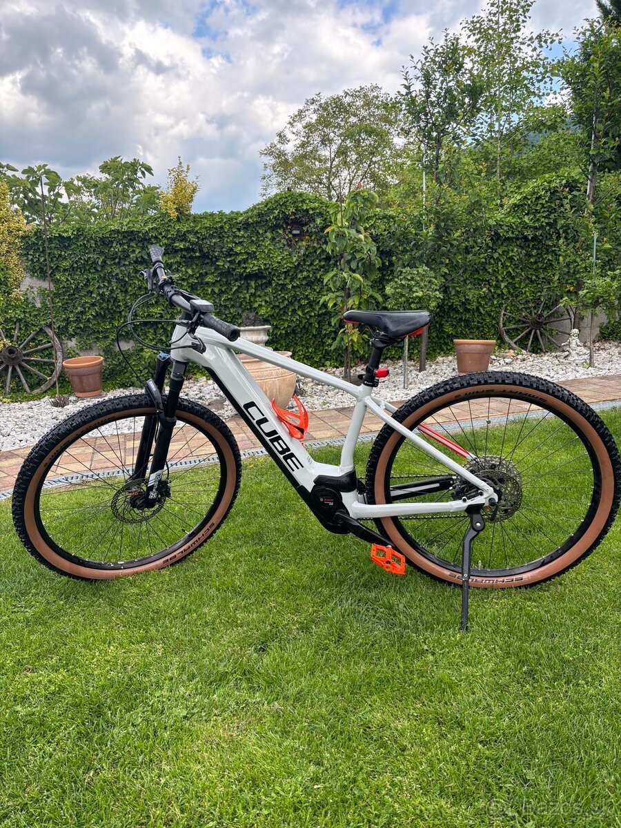 Cube reaction hybrid pro 625