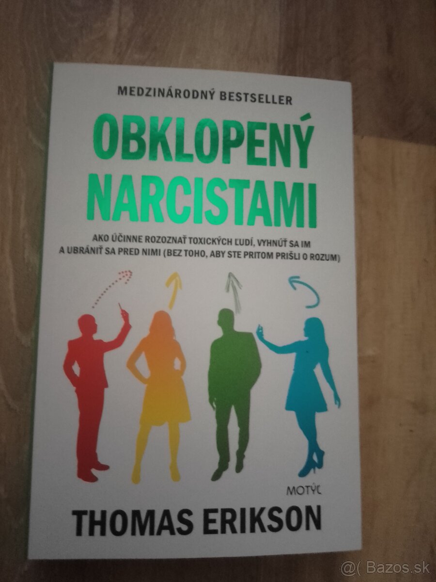 Obklopený narcistami