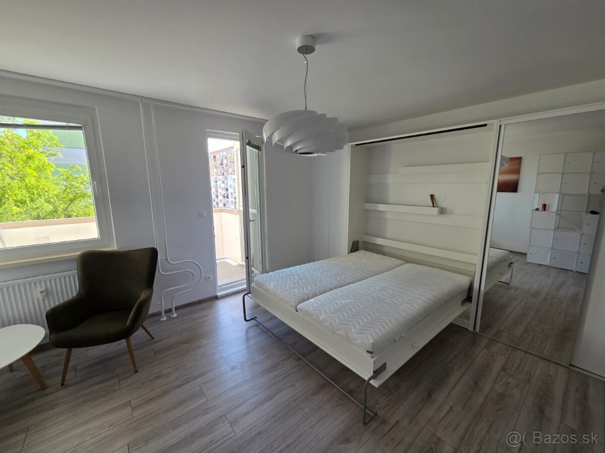 1 izbový byt s balkónom na prenájom