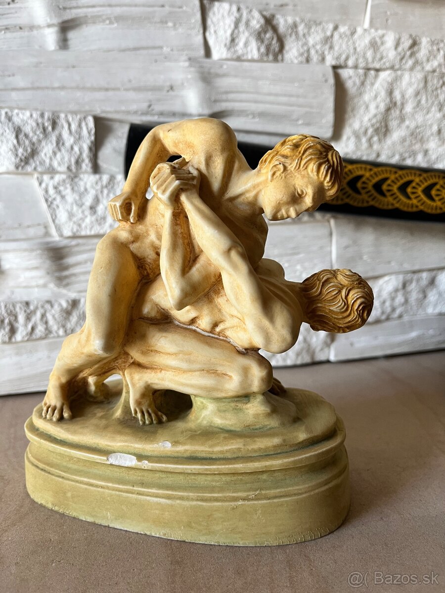 Vintage socha antických zápasníkov